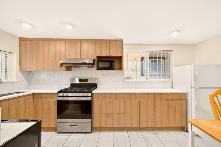 Photo 13 at 777 E Pender Street, Strathcona, Vancouver East