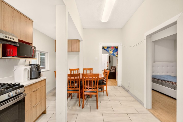 Photo 4 at 777 E Pender Street, Strathcona, Vancouver East