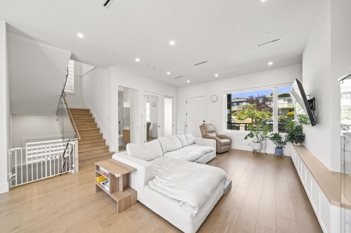 Photo 13 at 742 E 58th Avenue, South Vancouver, Vancouver East