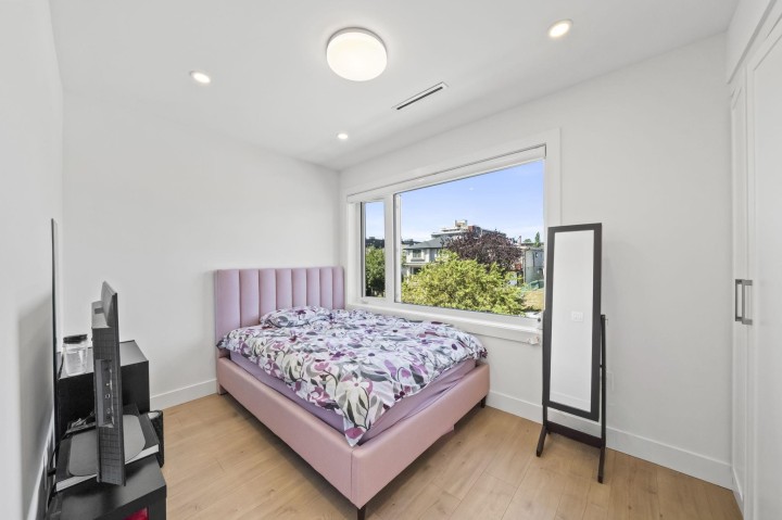 Photo 16 at 742 E 58th Avenue, South Vancouver, Vancouver East