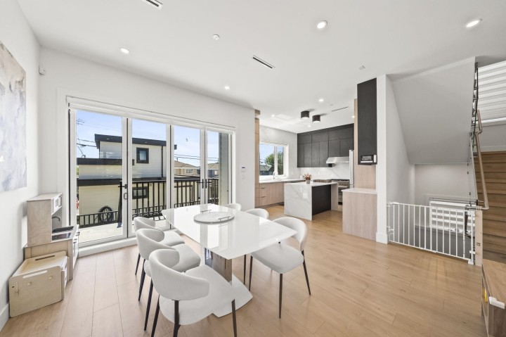 Photo 9 at 742 E 58th Avenue, South Vancouver, Vancouver East