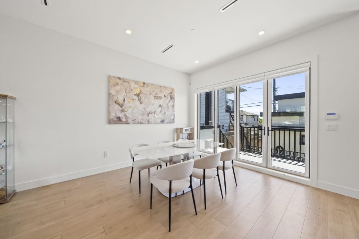 Photo 10 at 742 E 58th Avenue, South Vancouver, Vancouver East