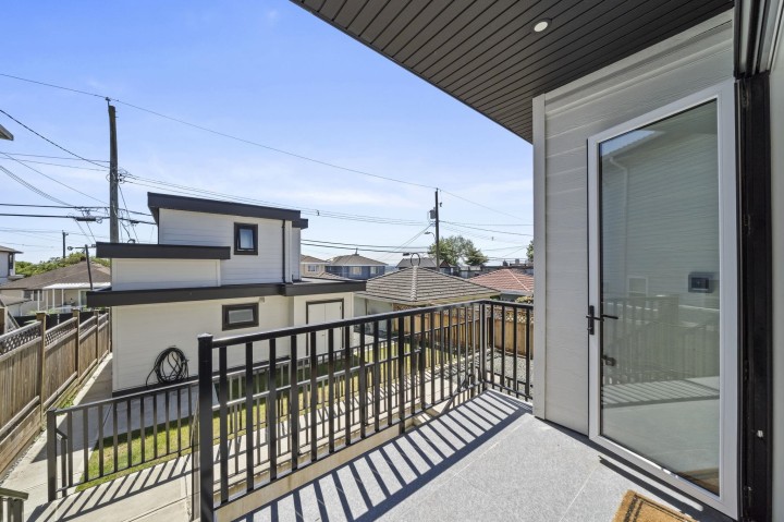 Photo 11 at 742 E 58th Avenue, South Vancouver, Vancouver East