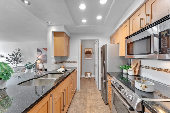 Photo 12 at 101 - 2412 Alder Street, Fairview VW, Vancouver West
