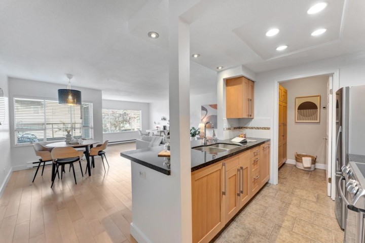 Photo 11 at 101 - 2412 Alder Street, Fairview VW, Vancouver West
