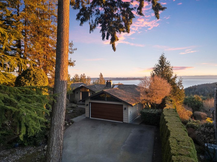 Photo 26 at 4570 Woodgreen Court, Cypress Park Estates, West Vancouver
