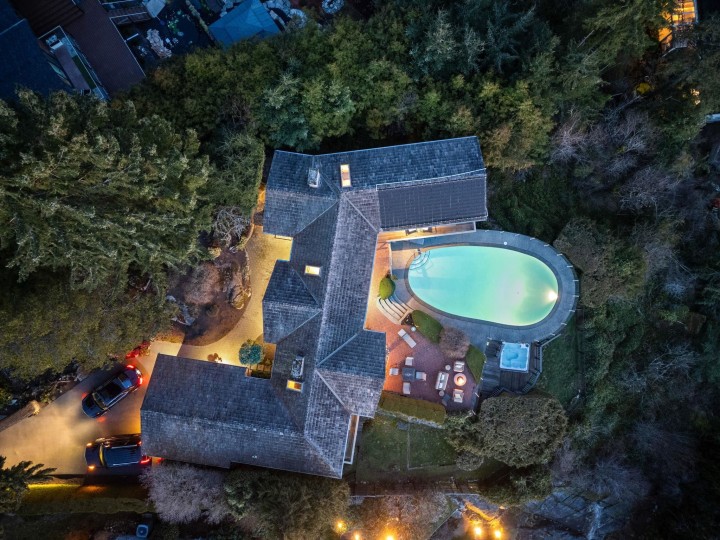 Photo 3 at 4570 Woodgreen Court, Cypress Park Estates, West Vancouver