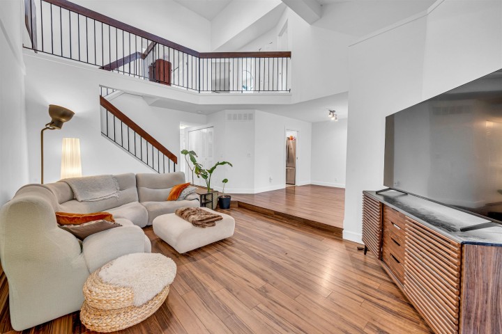 Photo 2 at 7237 Quatsino Drive, Champlain Heights, Vancouver East