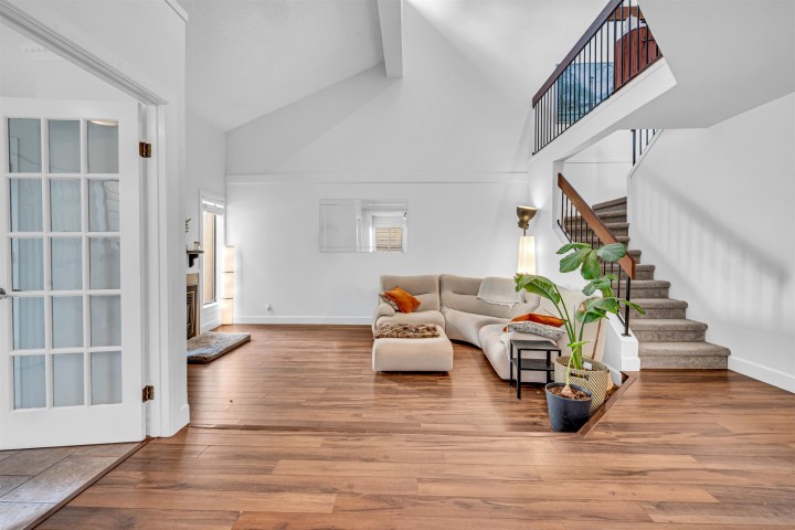 Photo 3 at 7237 Quatsino Drive, Champlain Heights, Vancouver East