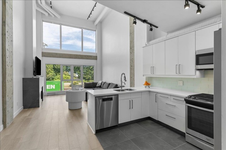 Photo 1 at 309 - 27 Alexander Street, Downtown VE, Vancouver East