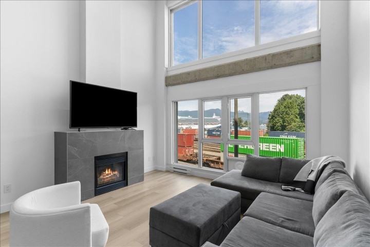 Photo 5 at 309 - 27 Alexander Street, Downtown VE, Vancouver East