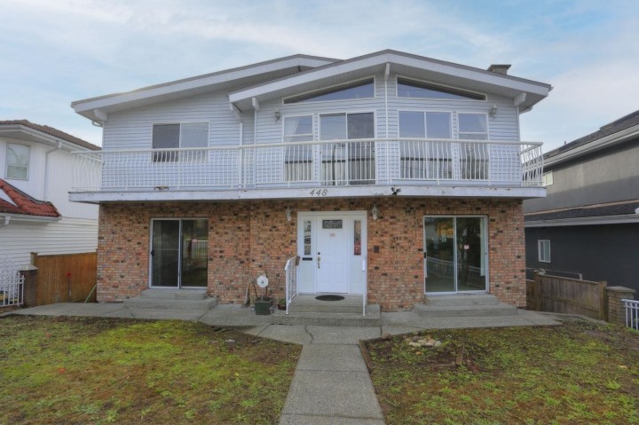 Photo 2 at 448 E 59th Avenue, South Vancouver, Vancouver East