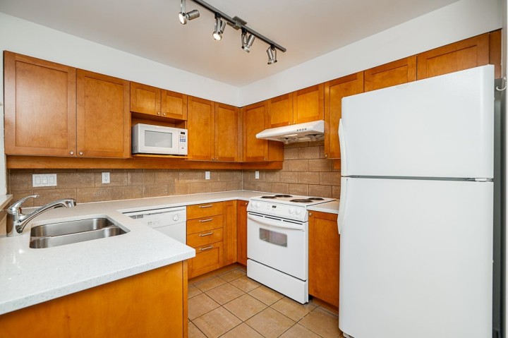 Photo 7 at 306 - 3580 W 41st Avenue, Southlands, Vancouver West
