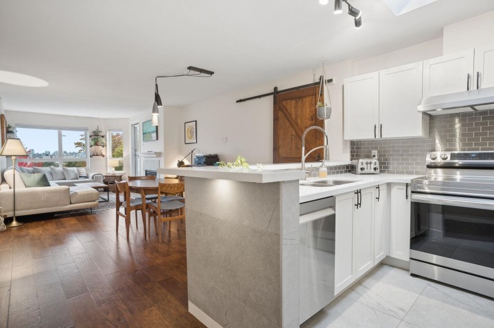 Photo 1 at 305 - 1707 Charles Street, Grandview Woodland, Vancouver East