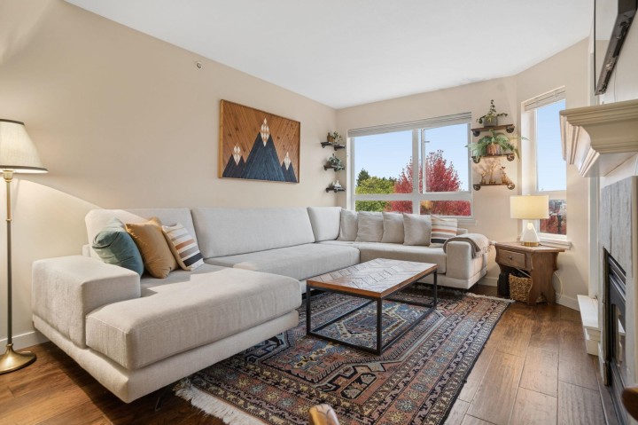 Photo 5 at 305 - 1707 Charles Street, Grandview Woodland, Vancouver East