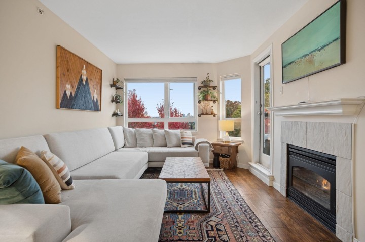 Photo 4 at 305 - 1707 Charles Street, Grandview Woodland, Vancouver East