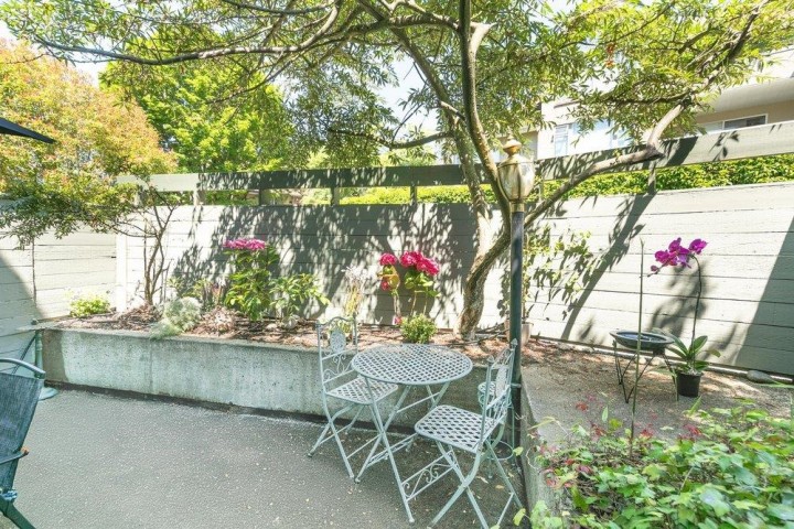 Photo 16 at 208 - 2119 Bellevue Avenue, Dundarave, West Vancouver