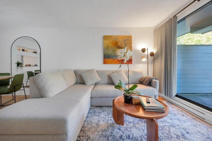 Photo 12 at 208 - 2119 Bellevue Avenue, Dundarave, West Vancouver