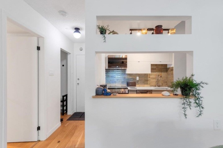 Photo 7 at 208 - 2119 Bellevue Avenue, Dundarave, West Vancouver
