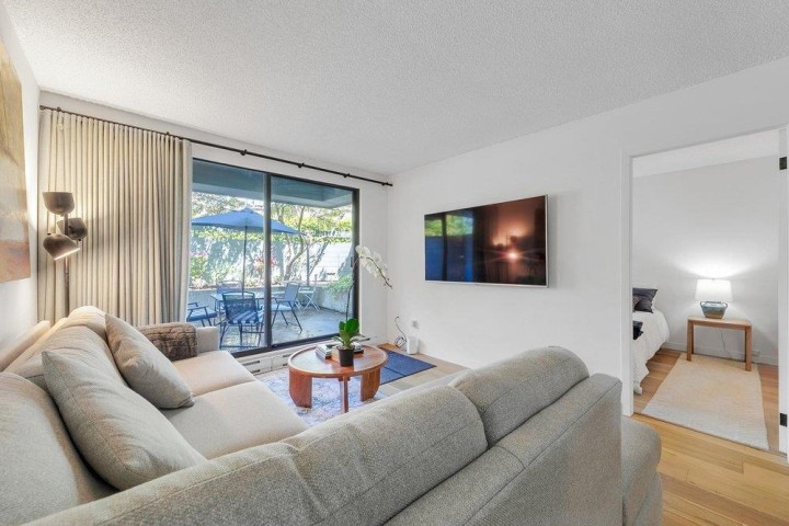 Photo 11 at 208 - 2119 Bellevue Avenue, Dundarave, West Vancouver