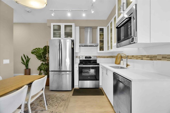 Photo 10 at 303 - 4882 Slocan Street, Collingwood VE, Vancouver East