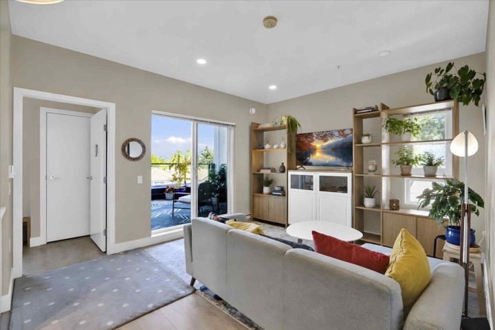 Photo 11 at 303 - 4882 Slocan Street, Collingwood VE, Vancouver East