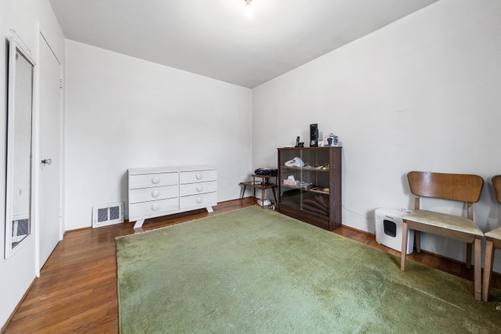 Photo 12 at 3281 E 2nd Avenue, Renfrew VE, Vancouver East