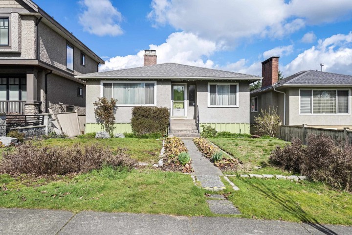 Photo 1 at 3281 E 2nd Avenue, Renfrew VE, Vancouver East