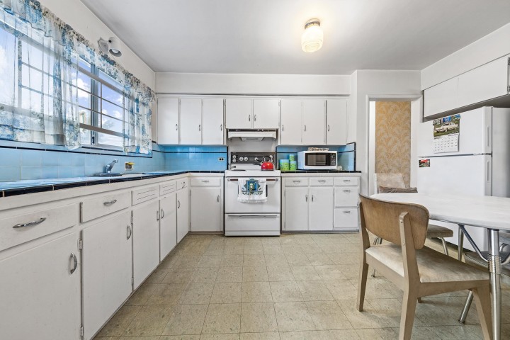 Photo 8 at 3281 E 2nd Avenue, Renfrew VE, Vancouver East