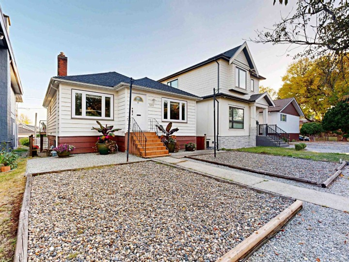Photo 2 at 1222 E 51st Avenue, South Vancouver, Vancouver East