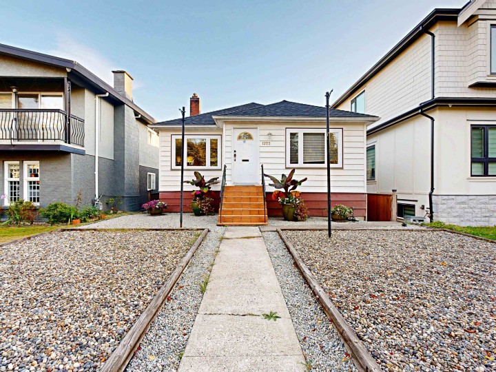 Photo 1 at 1222 E 51st Avenue, South Vancouver, Vancouver East