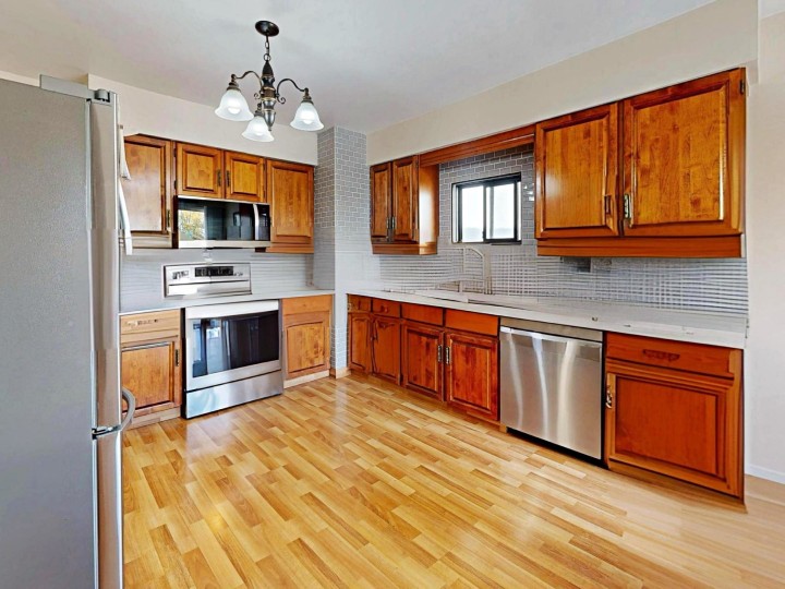 Photo 9 at 1222 E 51st Avenue, South Vancouver, Vancouver East