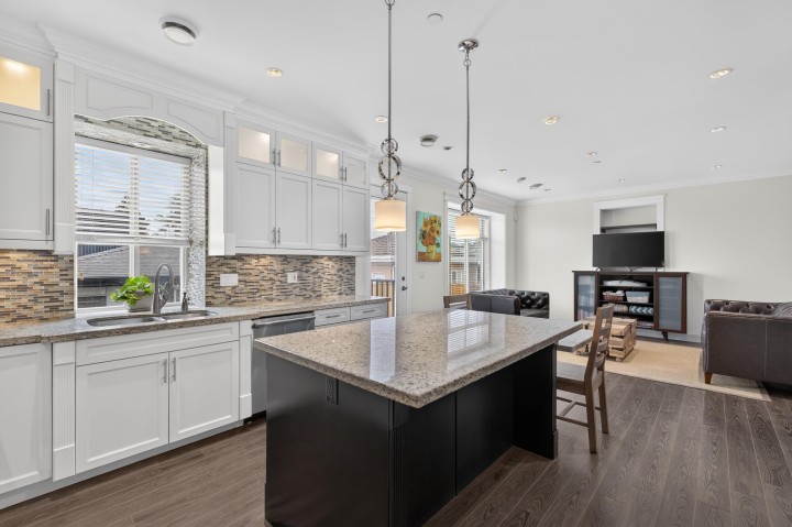 Photo 13 at 1010 E 55th Avenue, South Vancouver, Vancouver East