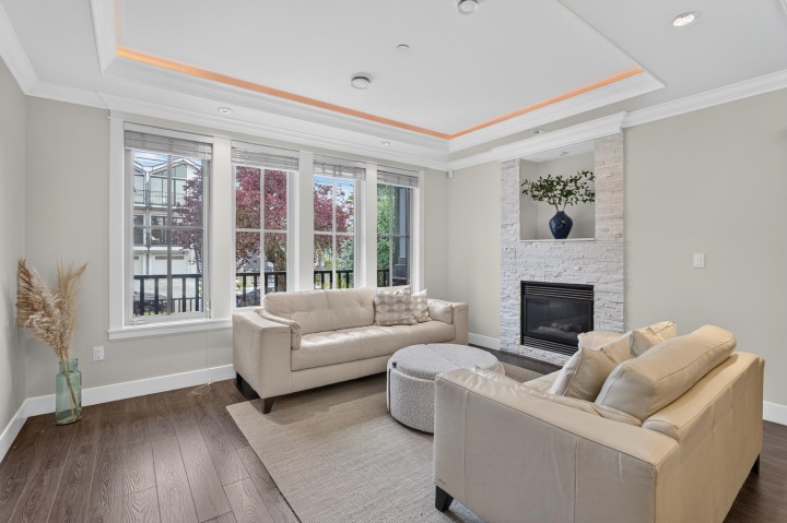 Photo 4 at 1010 E 55th Avenue, South Vancouver, Vancouver East
