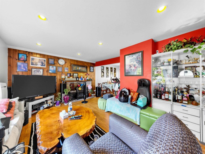 Photo 5 at 5033 Killarney Street, Collingwood VE, Vancouver East