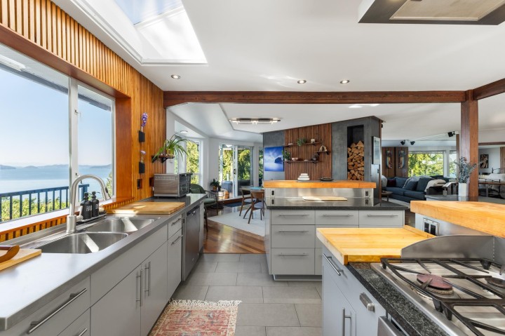 Photo 3 at 350 Bayview Place, Lions Bay, West Vancouver