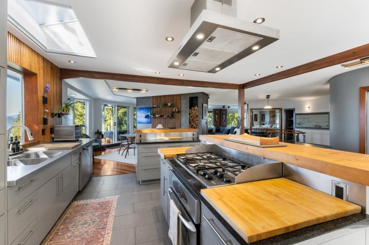 Photo 4 at 350 Bayview Place, Lions Bay, West Vancouver