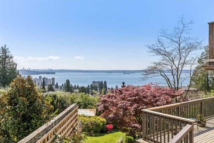 Photo 2 at 2440 Queens Avenue, Queens, West Vancouver