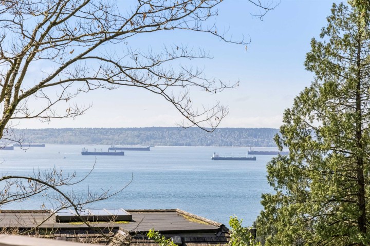 Photo 37 at 2440 Queens Avenue, Queens, West Vancouver