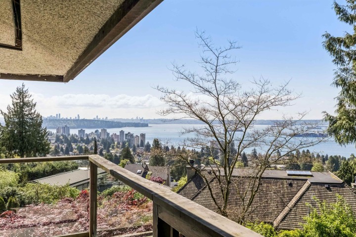 Photo 40 at 2440 Queens Avenue, Queens, West Vancouver