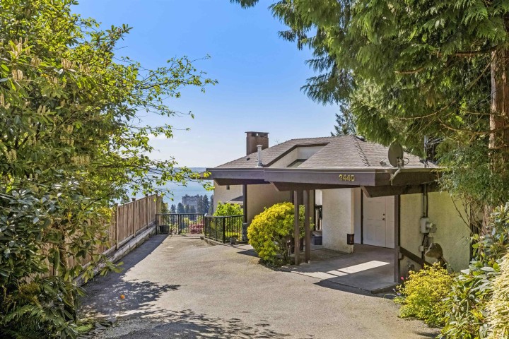 Photo 4 at 2440 Queens Avenue, Queens, West Vancouver