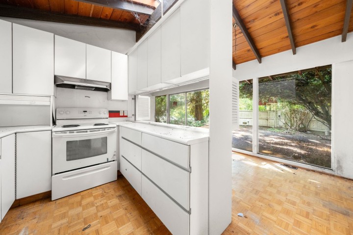 Photo 13 at 3745 Southridge Avenue, Bayridge, West Vancouver