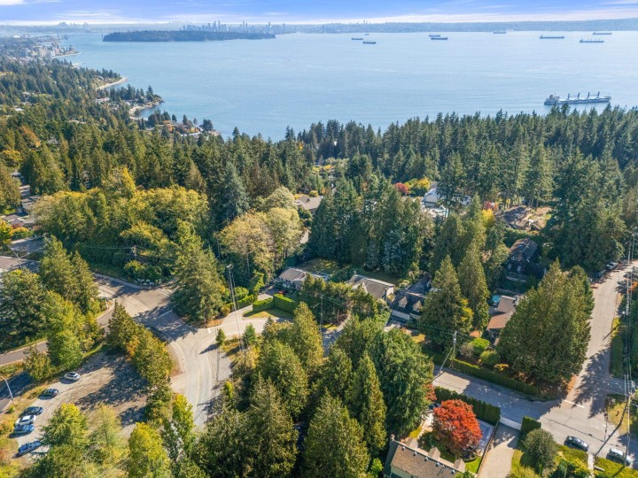 Photo 30 at 3745 Southridge Avenue, Bayridge, West Vancouver