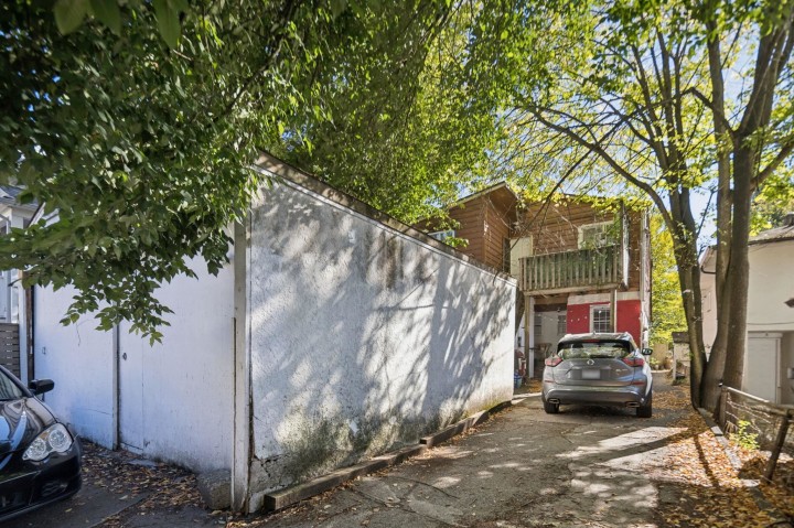Photo 2 at 695 E 12th Avenue, Mount Pleasant VE, Vancouver East