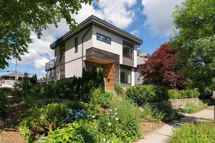 Photo 2 at 5325 Chester Street, Fraser VE, Vancouver East