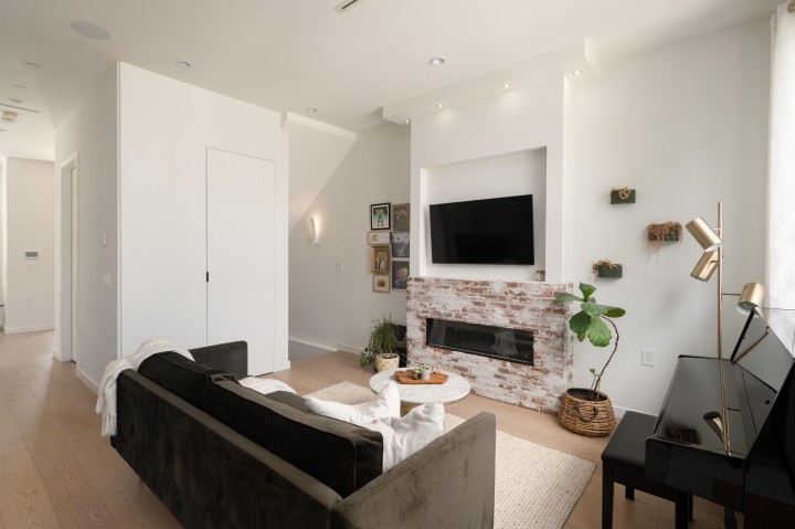 Photo 13 at 5325 Chester Street, Fraser VE, Vancouver East