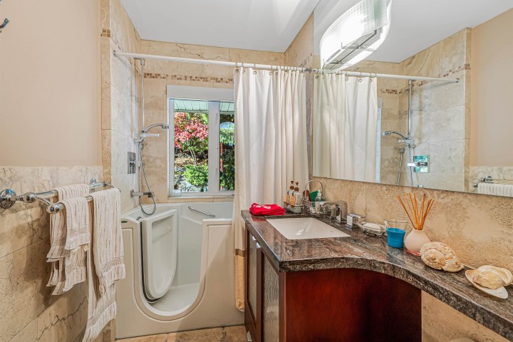 Photo 24 at 230 Onslow Place, British Properties, West Vancouver
