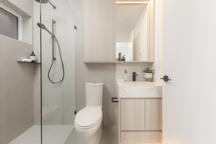 Photo 13 at 2 - 2755 W 11th Avenue, Kitsilano, Vancouver West