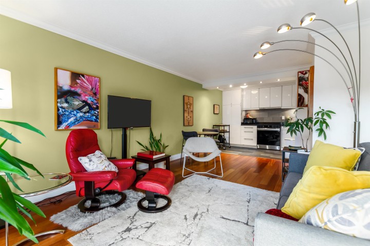 Photo 4 at 308 - 2040 Cornwall Avenue, Kitsilano, Vancouver West