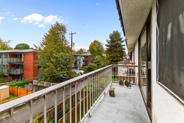 Photo 8 at 308 - 2040 Cornwall Avenue, Kitsilano, Vancouver West